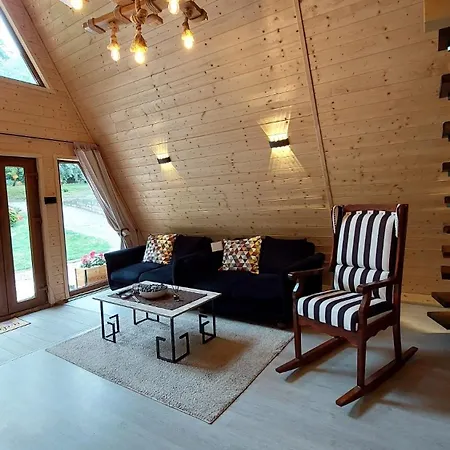 Luna Kuca- Devojacki Bunar 別荘